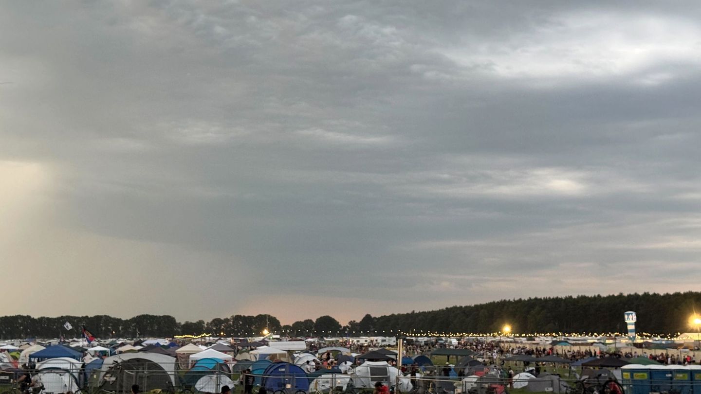 Scheeßel im Kreis Rotenburg: Nach Gewitter-Zwangspause: Hurricane-Festival geht weiter
