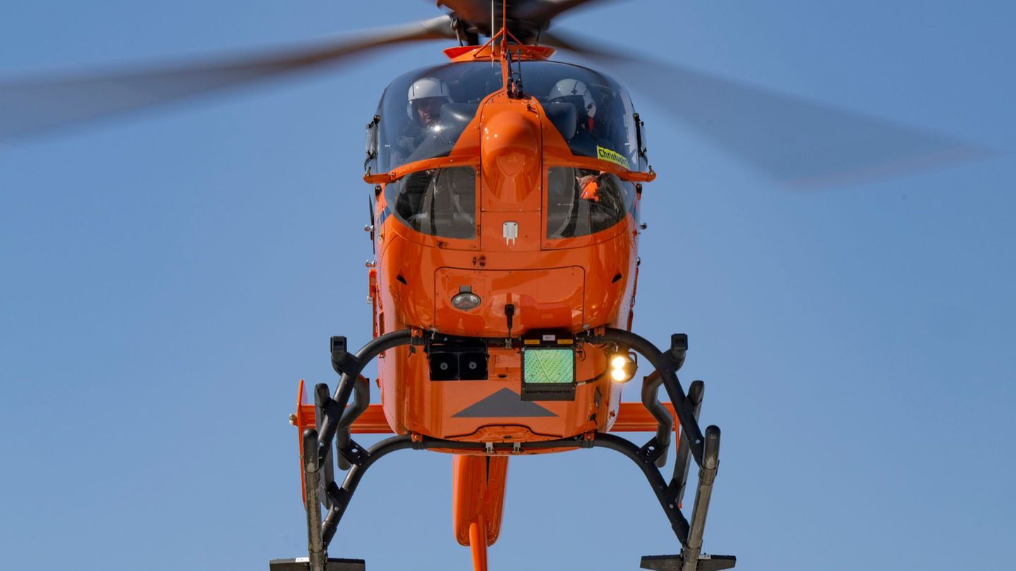 Unfall: Motorradfahrer bei Zusammenstoß mit Auto schwer verletzt