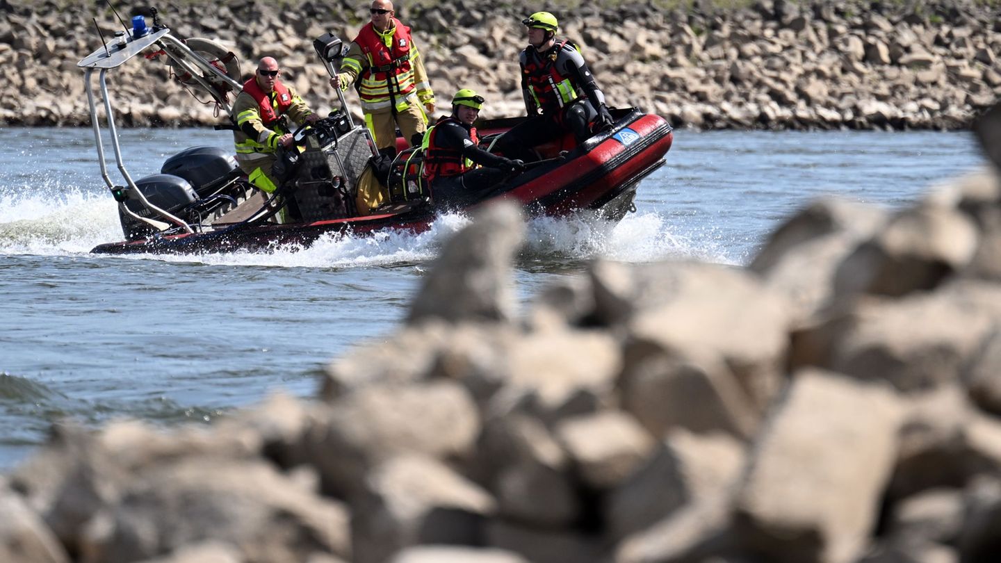Badeunfälle: Wieder Schwimmer in Düsseldorf im Rhein vermisst