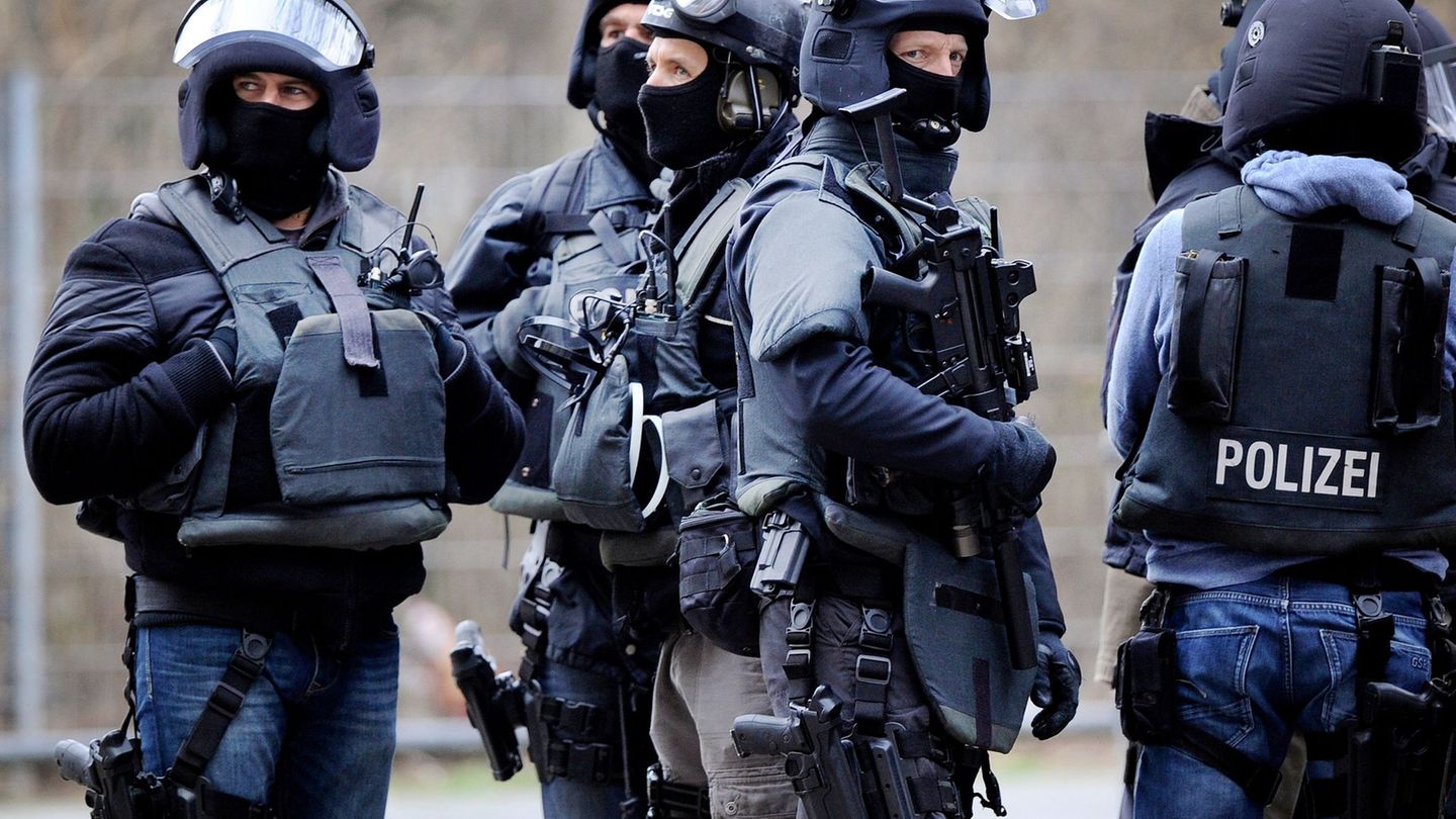 SEK-Einsatz in Köln: Mann mit Machete in Wohnung festgenommen
