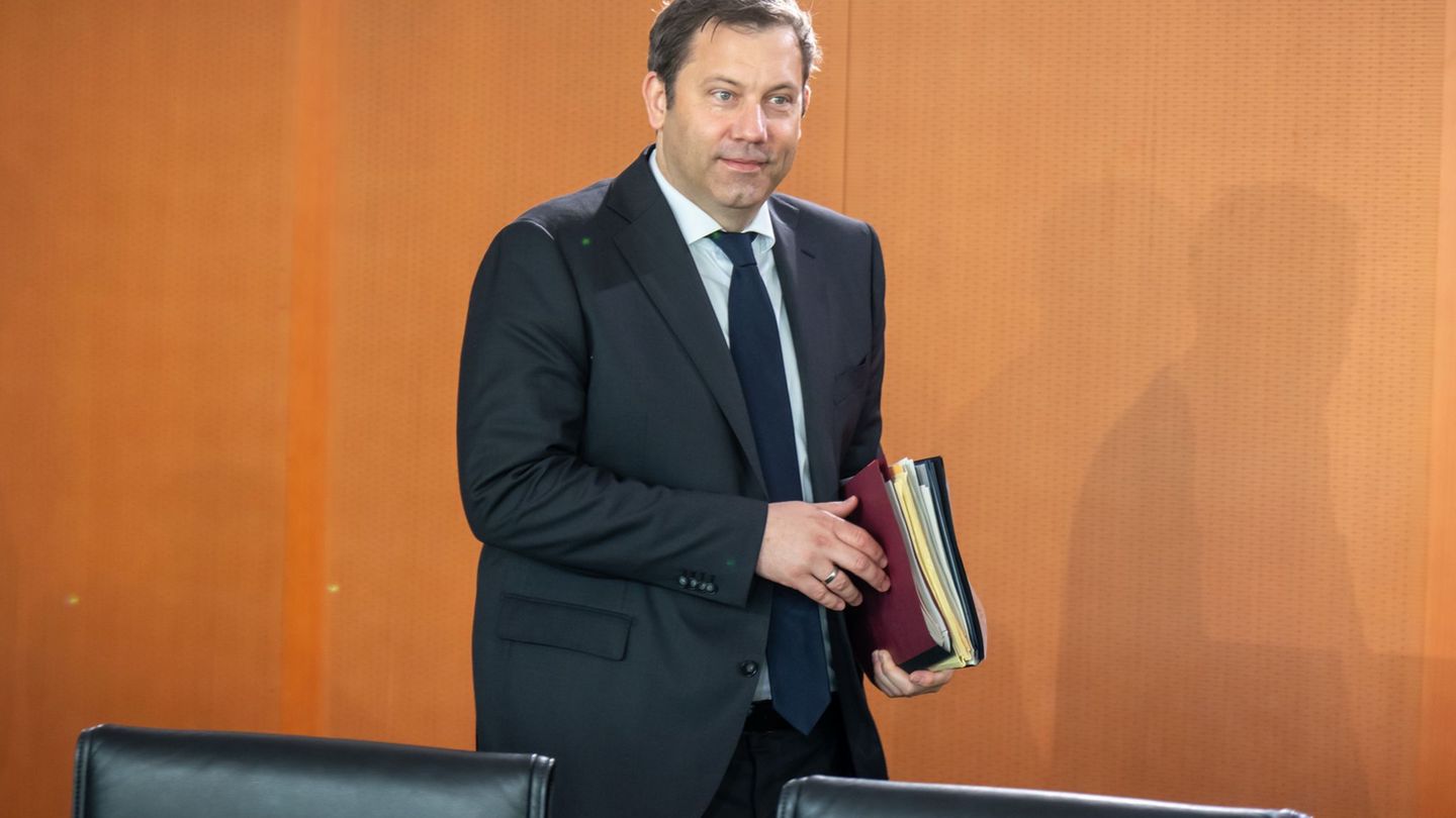 Kabinett: Opposition übt heftige Kritik an Klingbeils Etatplänen