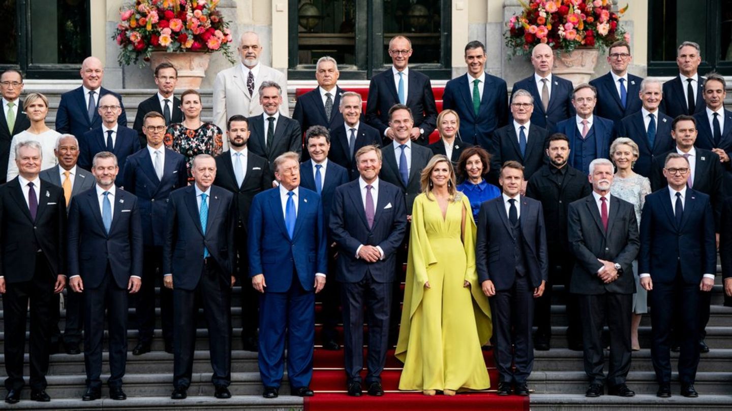 König Willem-Alexander: Einträchtiges Gruppenfoto in Den Haag