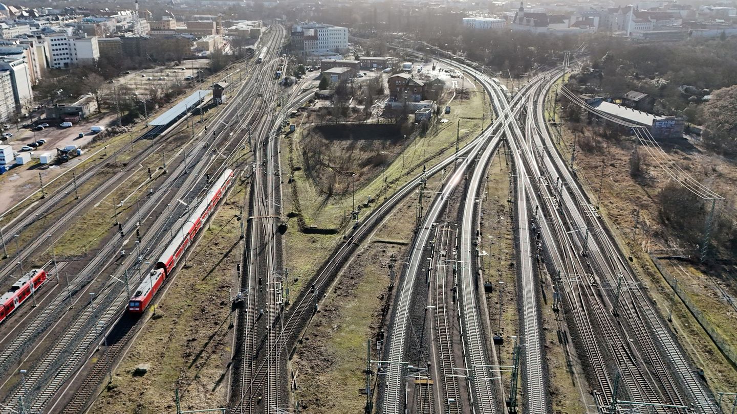 Modernisierung: Bahn baut in Magdeburg: Umleitungen und Ausfälle