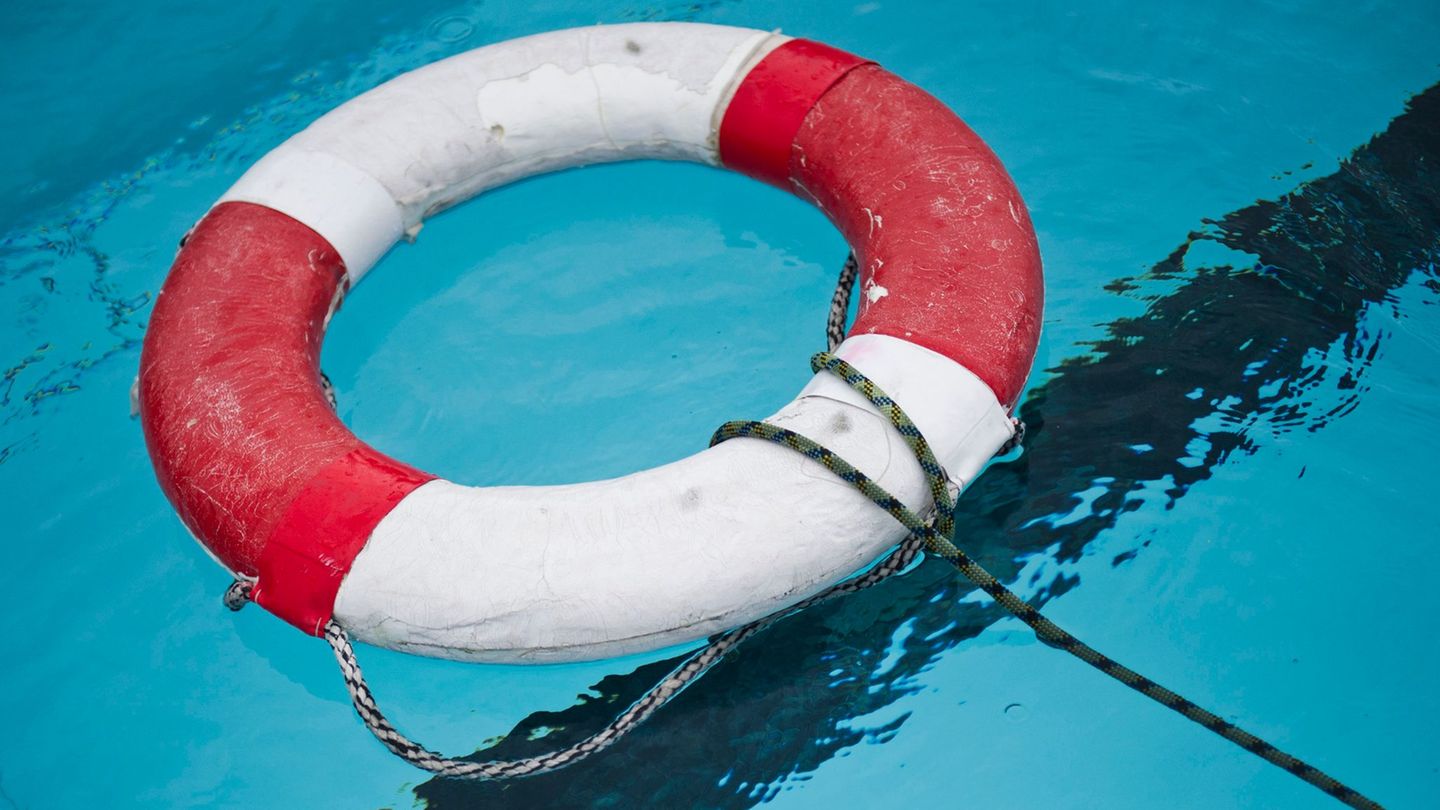 Tödlicher Badeunfall: Mädchen in Frankfurter Freibad ist ertrunken