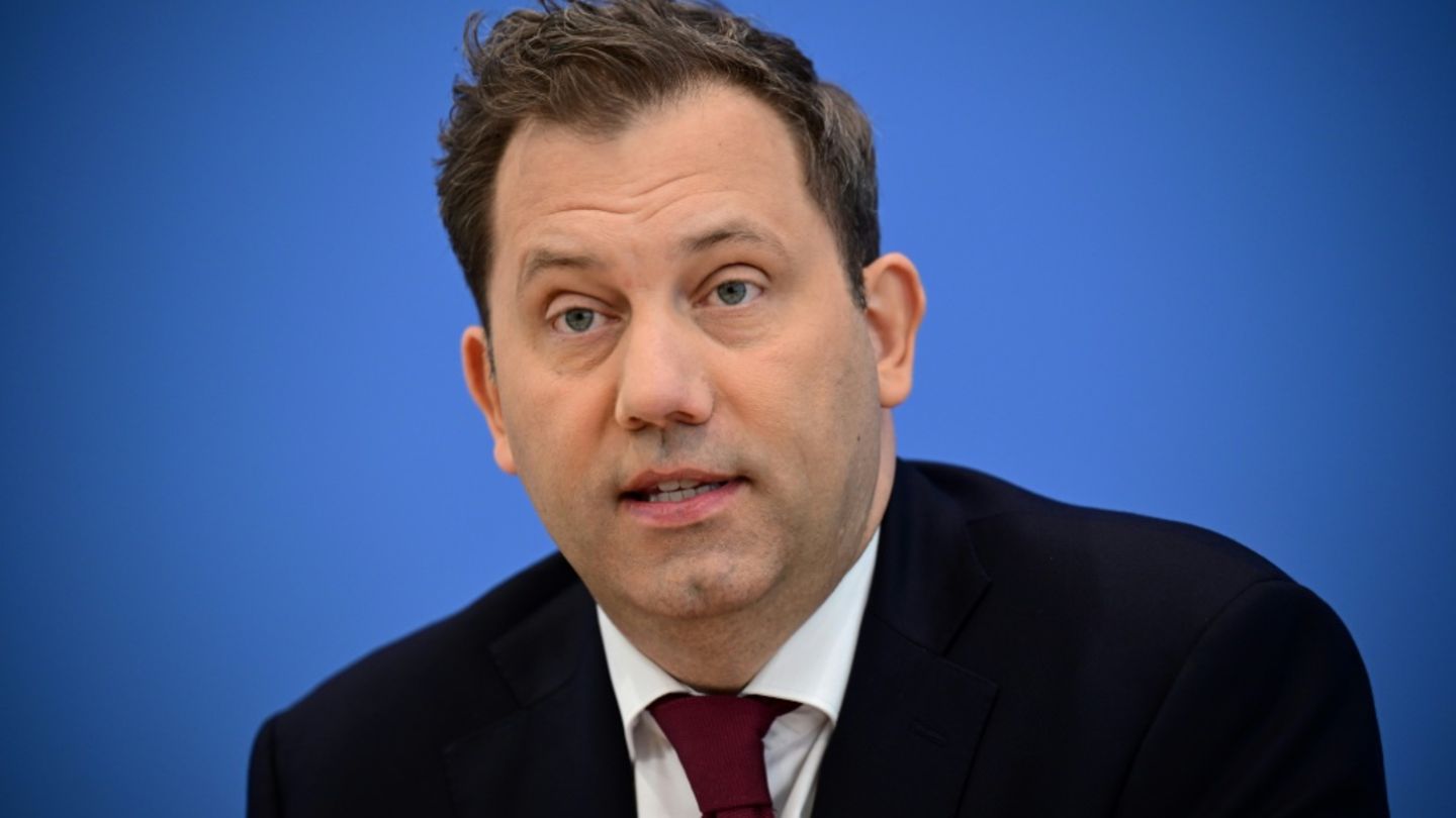 Klingbeil stellt Details zum Haushalt vor und verteidigt Rekord-Neuverschuldung