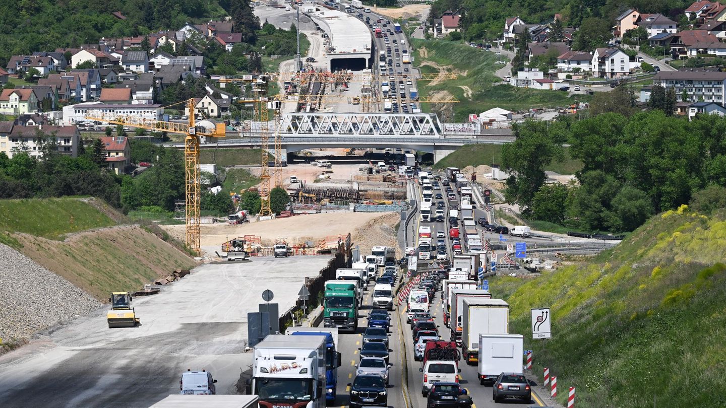 Verkehr: Autobahn 8 bei Pforzheim nach Pannen wieder freigegeben