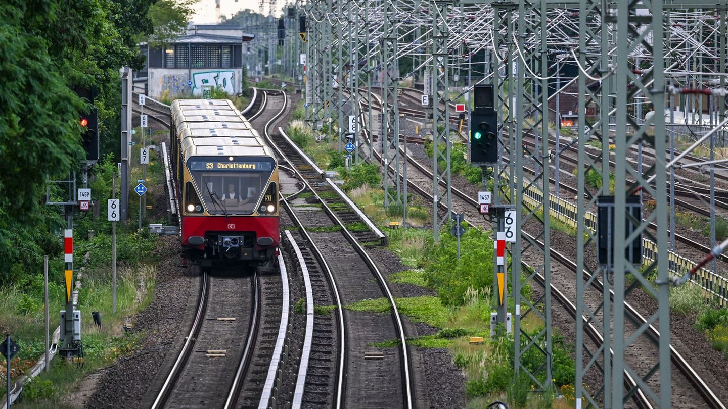 Unwetter: Nach Sturm-Chaos: Bahn-Verkehr in Berlin beruhigt sich