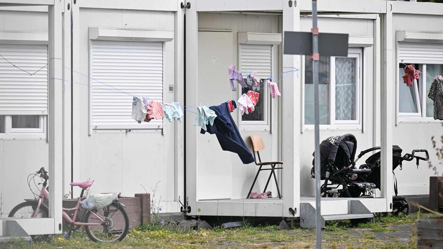 Flüchtlingsunterbringung: Mehr Wohncontainer für Geflüchtete auf dem Tempelhofer Feld