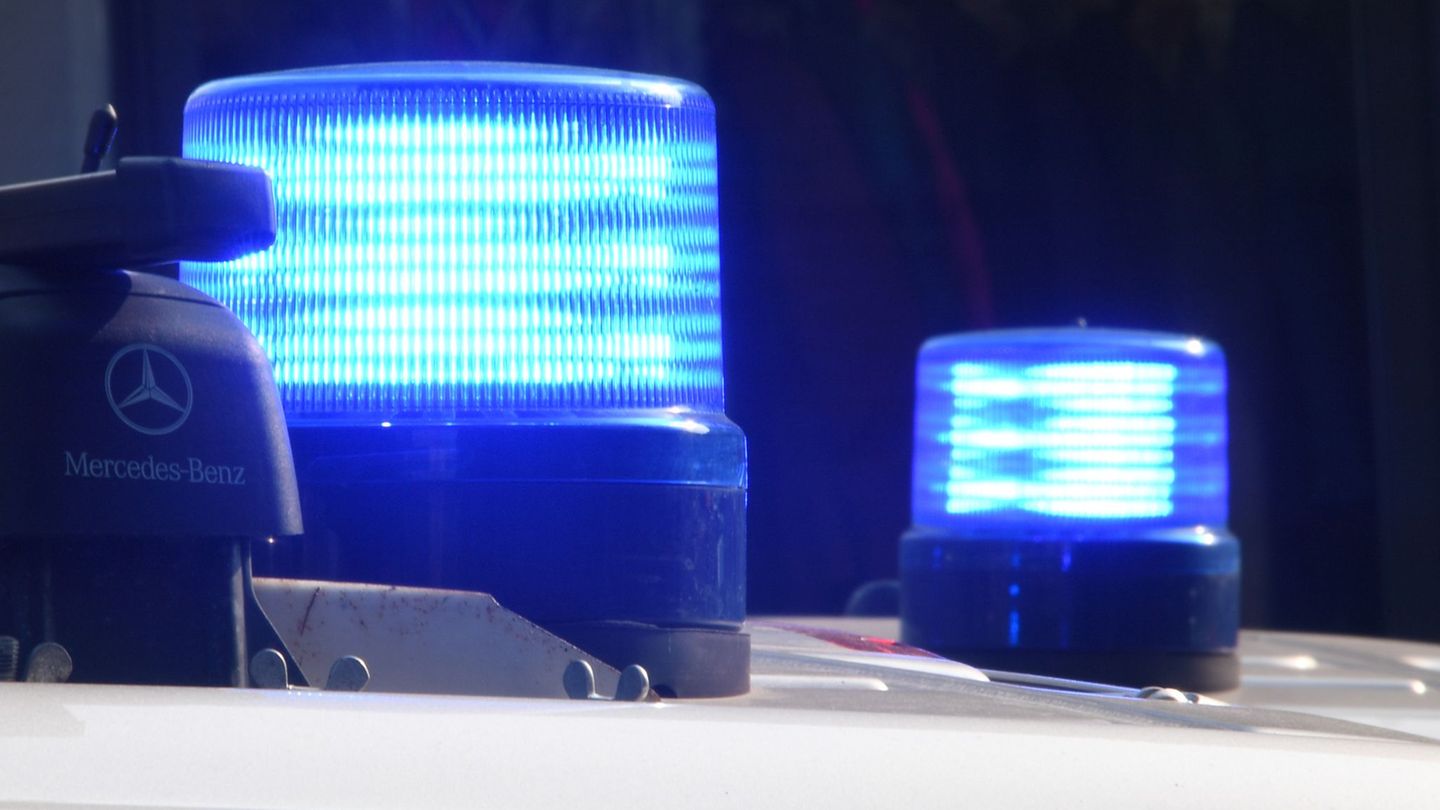 Unfälle: Unfall bei Elmshorn – Frau schwer verletzt aus Auto befreit