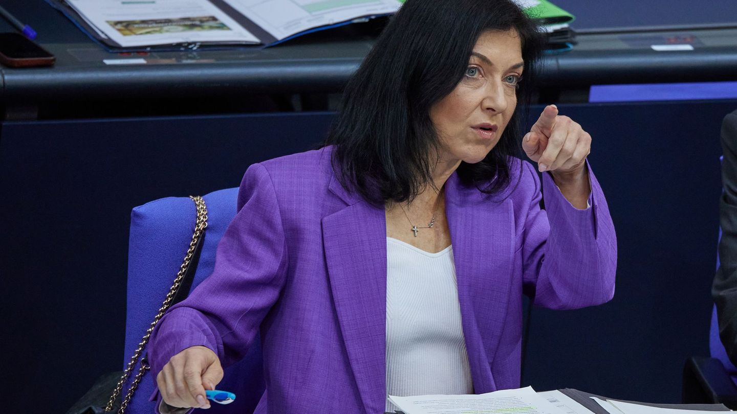 Insolventer Batteriehersteller: Wegen Northvolt: Reiche kritisiert Entscheidungen Habecks
