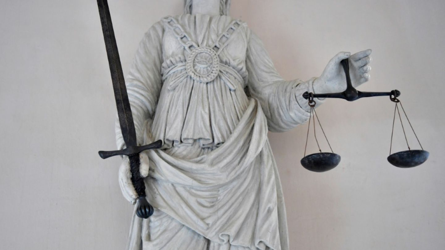 Fünf Jahre Haft für Enkelin nach Mord an bettlägerigem Großvater