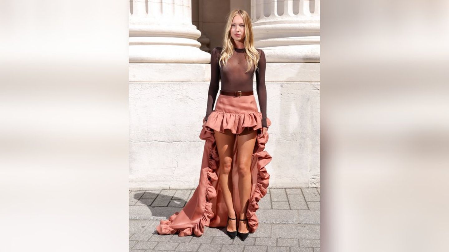 Lila Grace Moss: Model sorgt in Paris für Aufsehen