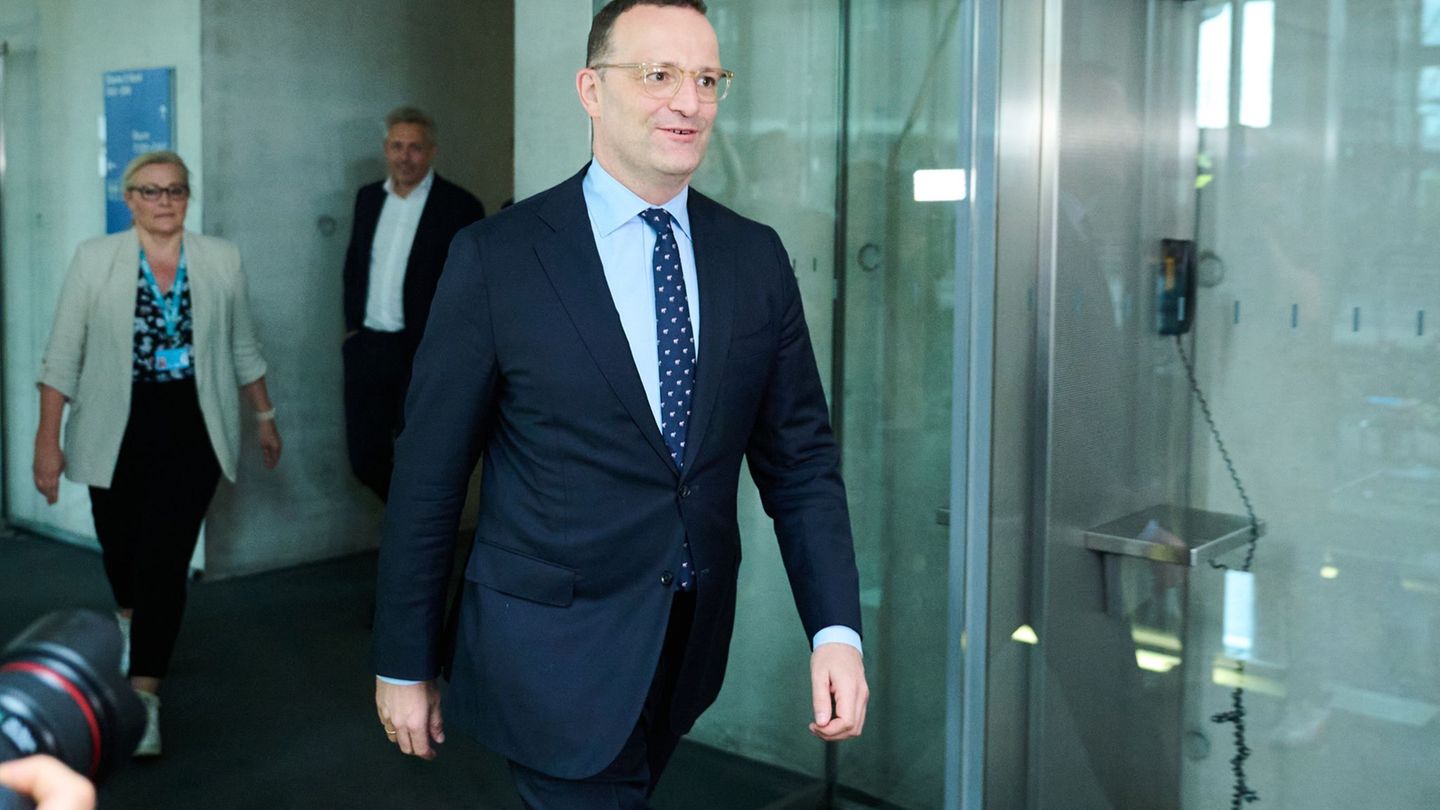 Corona-Pandemie: Spahn: Masken-Vorwürfe entkräftet – Linke fordert Rücktritt