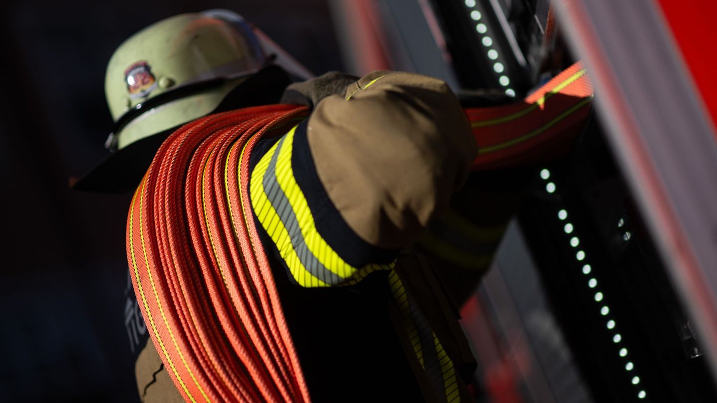 Brand: Kulissen in Flammen – Außenlager des Ulmer Theaters brennt