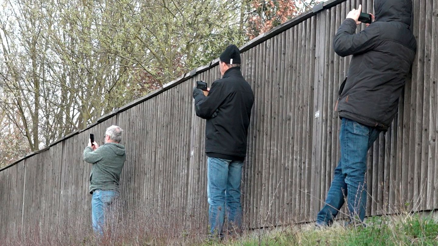 Störung von Rettungseinsätzen: Zahl der Gaffer in NRW nimmt zu