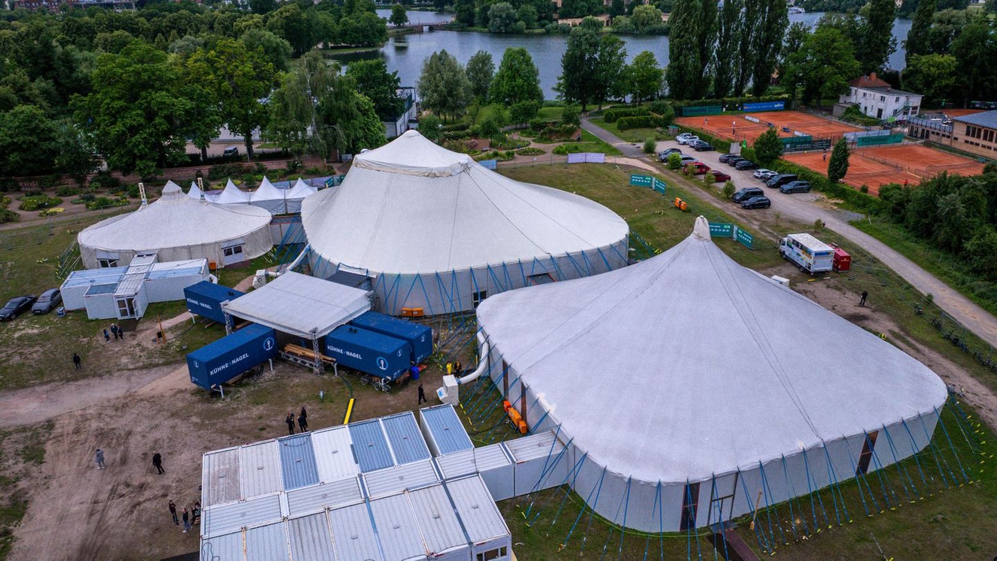 Theater: Premiere im Zelt – Start für Schweriner Schlossfestspiele