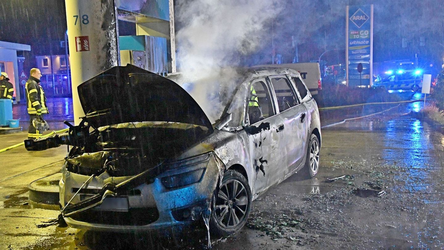 Kriminalität: Tote in ausgebranntem Auto: Ehemann jetzt in U-Haft
