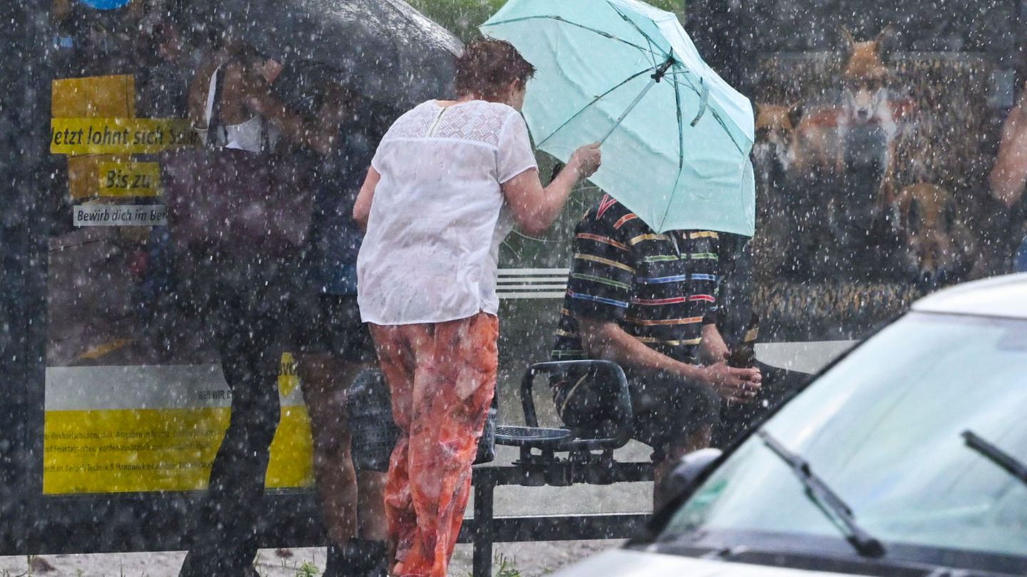 Heftiger Wind und Regen: Berliner Polizei: Bislang keine Unwetter-Verletzten