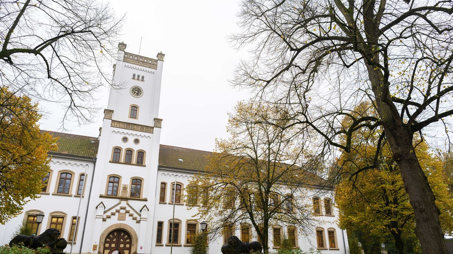 Prozess in Ostfriesland: Frau mit Messer erstochen? Ehemann steht vor Gericht