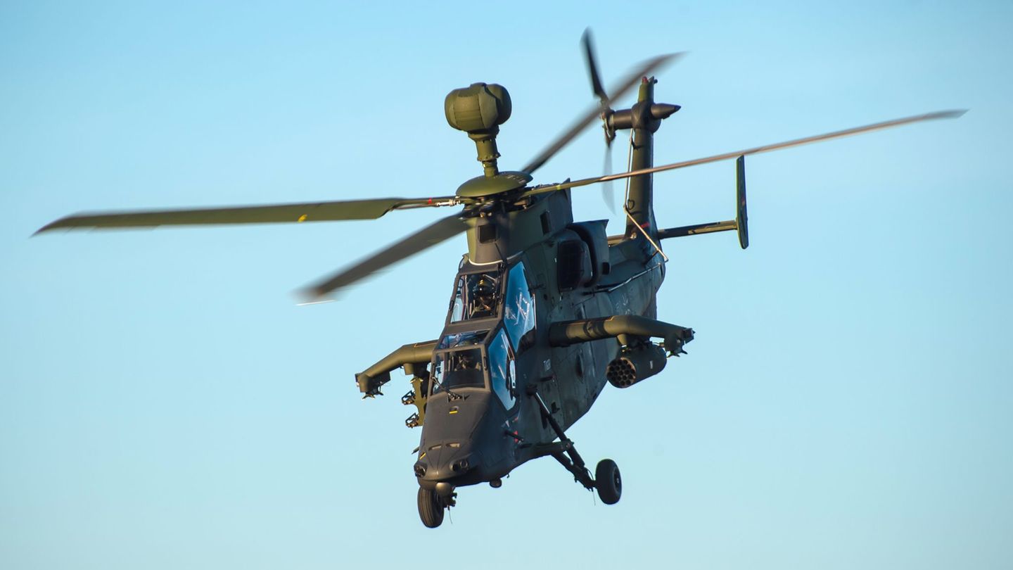 Militär: Bundeswehr übt nachts Tiefflug mit Kampfhubschraubern