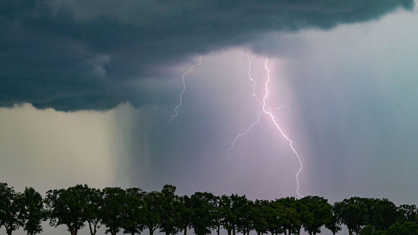 Orkanartige Böen: Meteorologen rechnen mit starken Gewittern