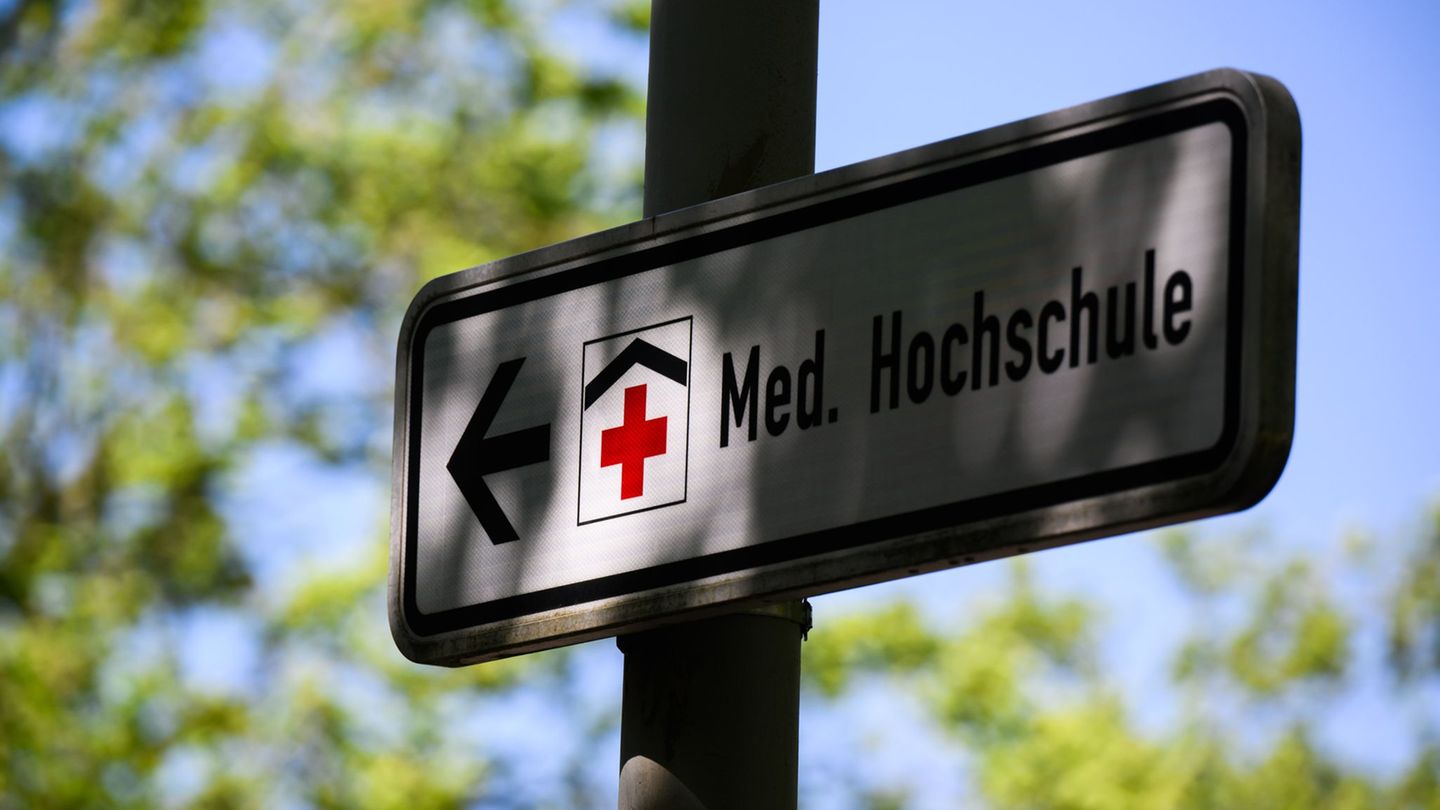 Erfolgreiche Krebsbehandlung: MHH: Neue Tumor-OP rettet Krebspatientin das Leben