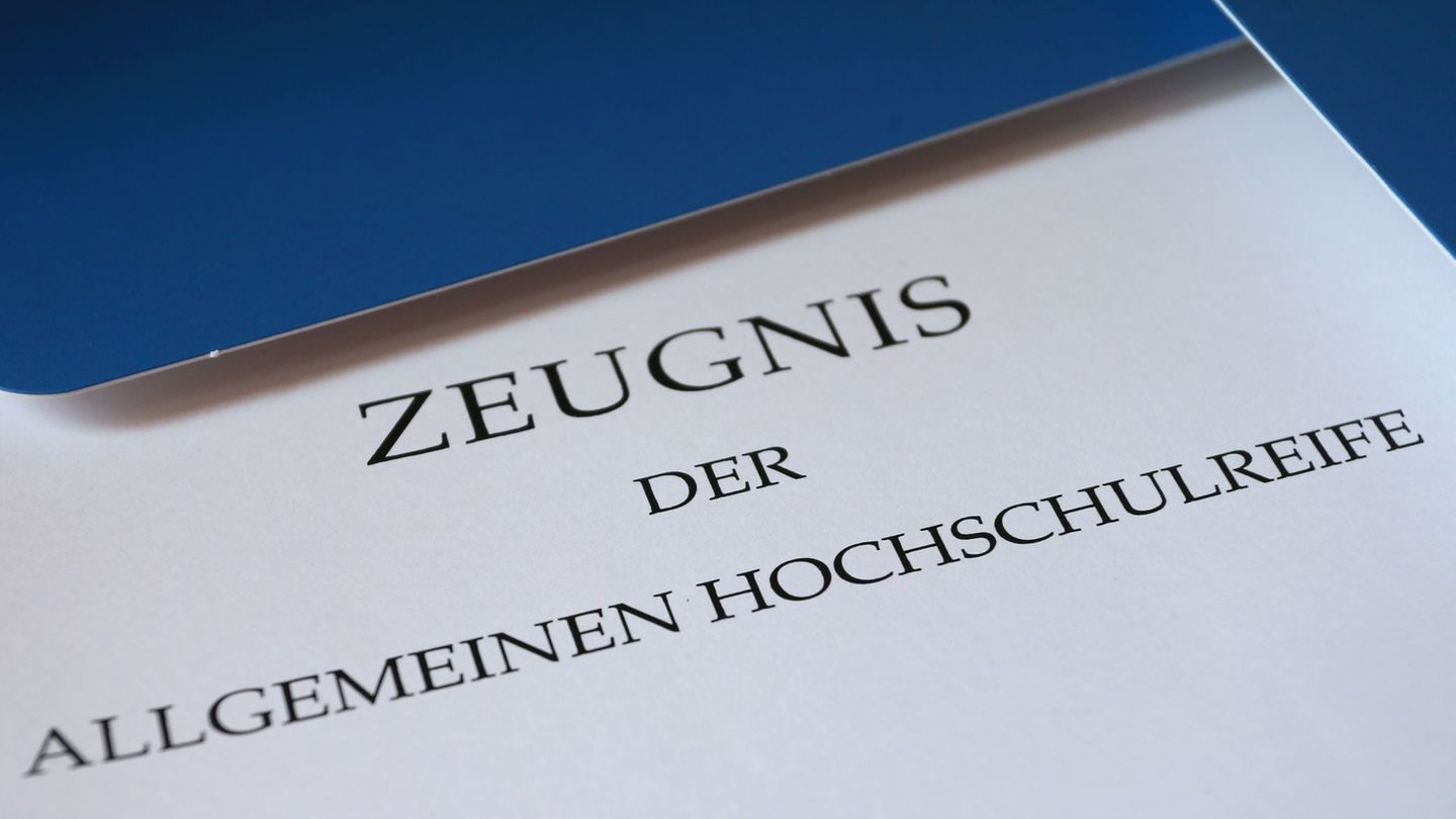 Schulen: Besonderer Abiturjahrgang in Bayern erhält Zeugnisse