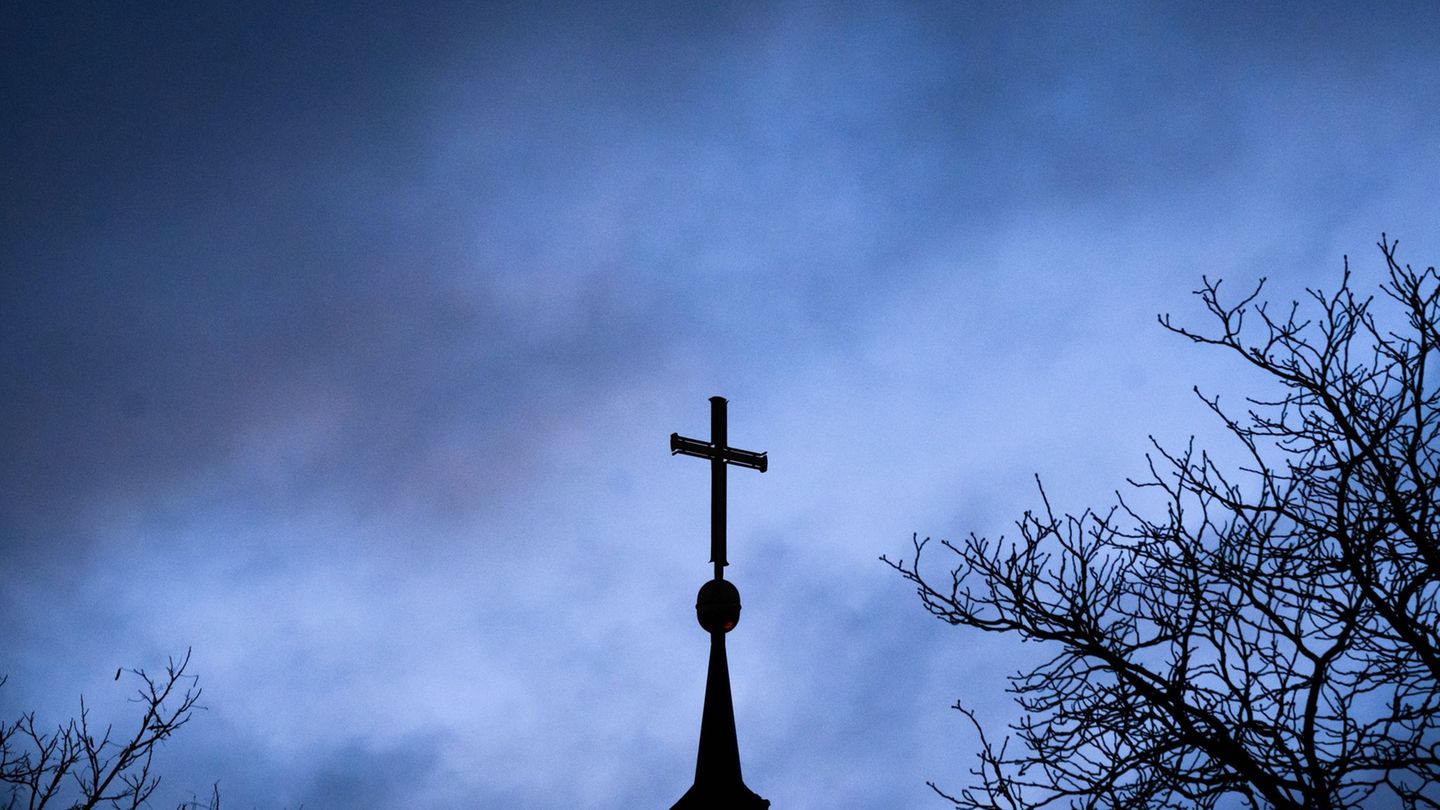Prozess in Hamburg: Vater soll Sohn zu bezahltem Sex mit Pastor gezwungen haben