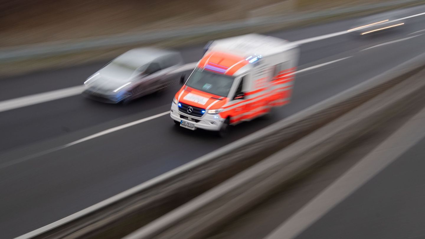 Verkehr: Tödlicher Unfall auf der A29 – Fahrbahn gesperrt