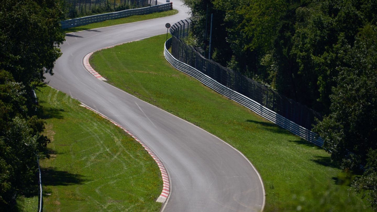 Unfall: Auto verunglückt auf Nürburgring – Fahrer stirbt