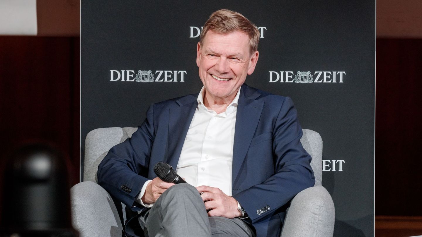 Lange Nacht der „Zeit“: Außenminister Wadephul genießt Auszeit im Thalia-Theater