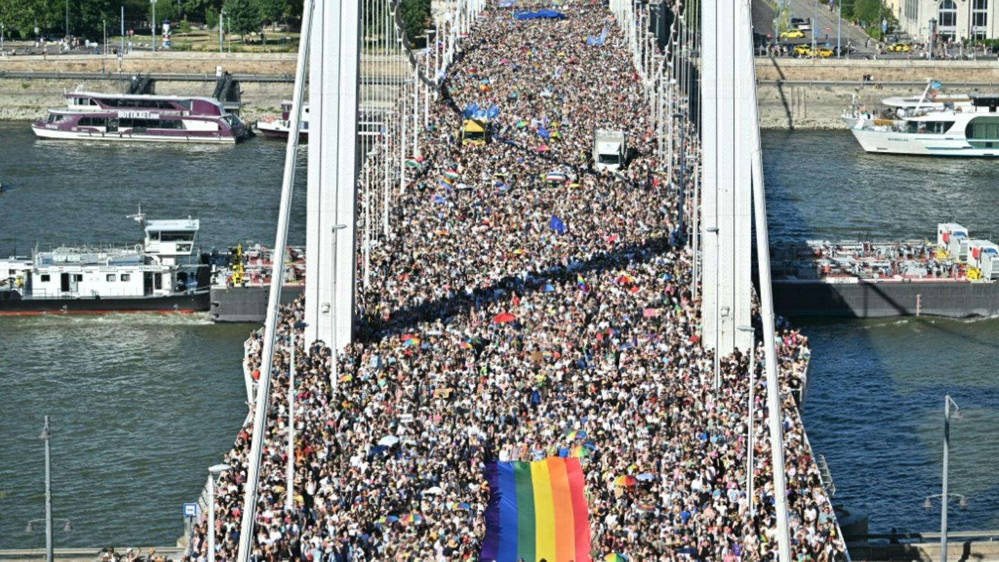 Organisatoren: Rekordzahl von bis zu 200.000 Menschen bei Pride-Parade in Budapest