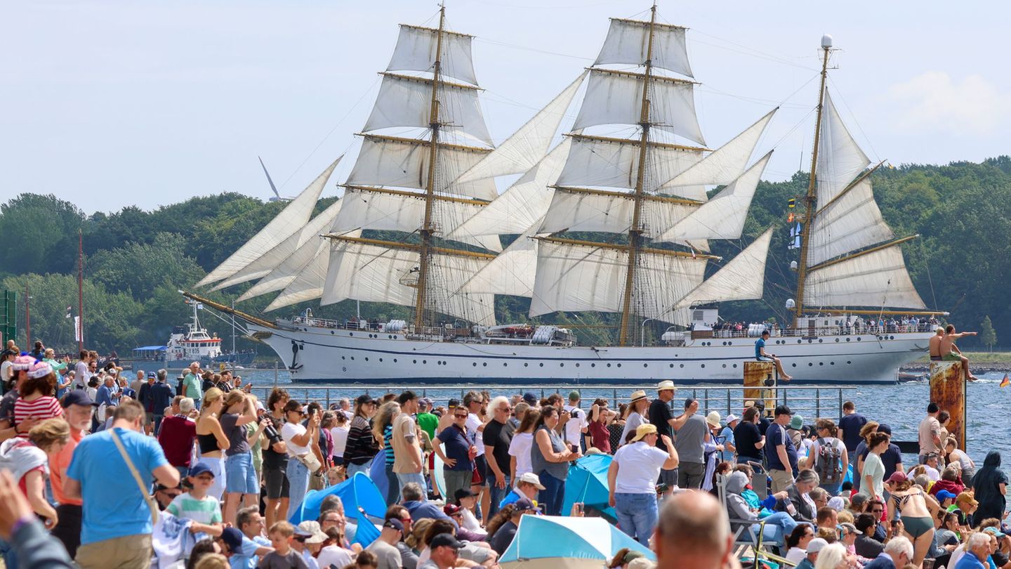 Kieler Woche: Rund 170.000 Menschen bei Windjammerparade in Kiel