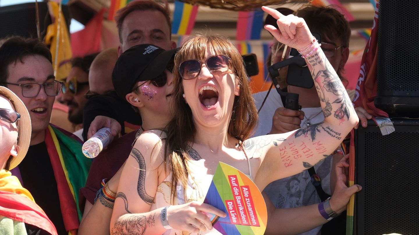 Leipzig feiert: „Wir bleiben hier!“: Friedlicher Umzug beim CSD Leipzig