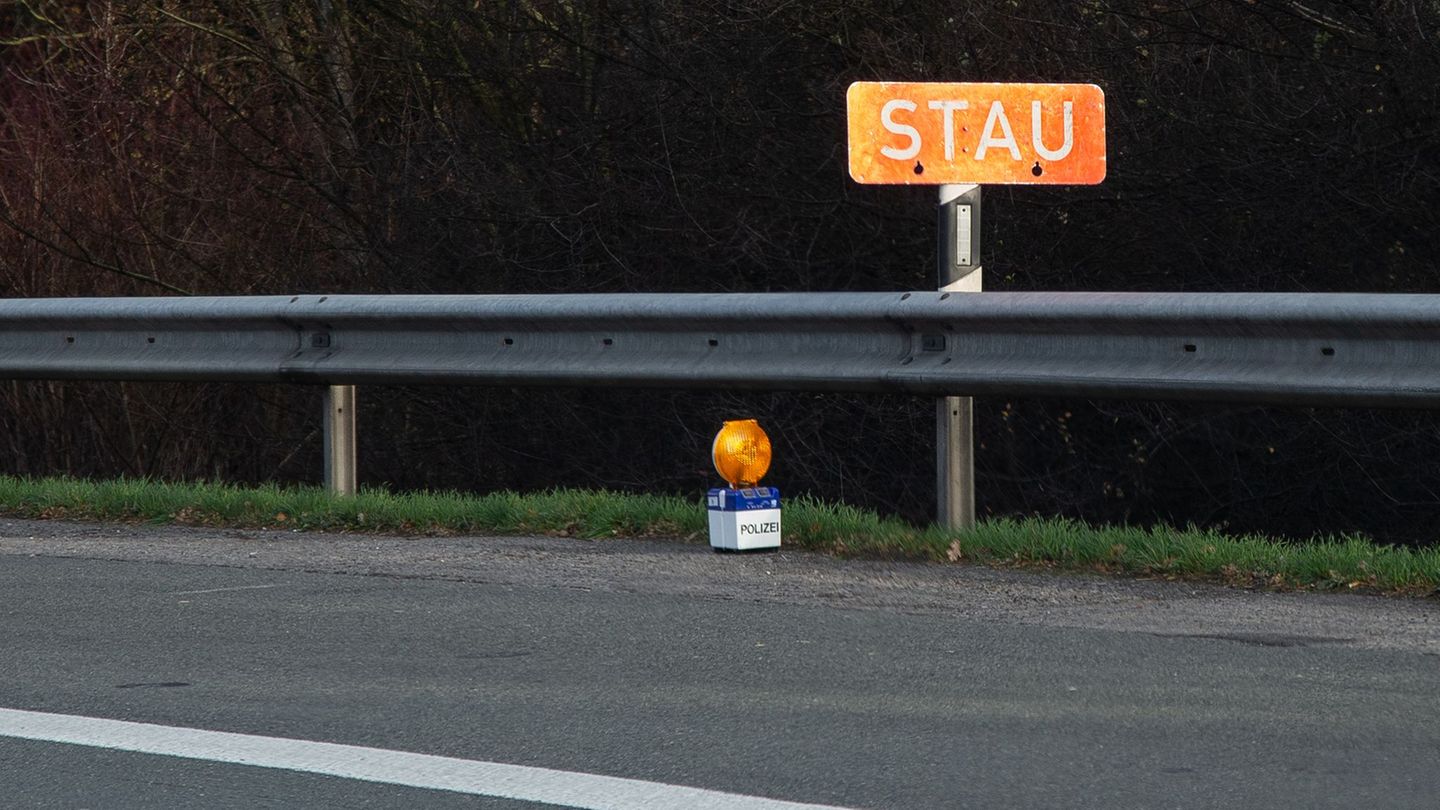 Verkehr: Olivenöl auf A2: Fahrtrichtung Berlin bleibt gesperrt