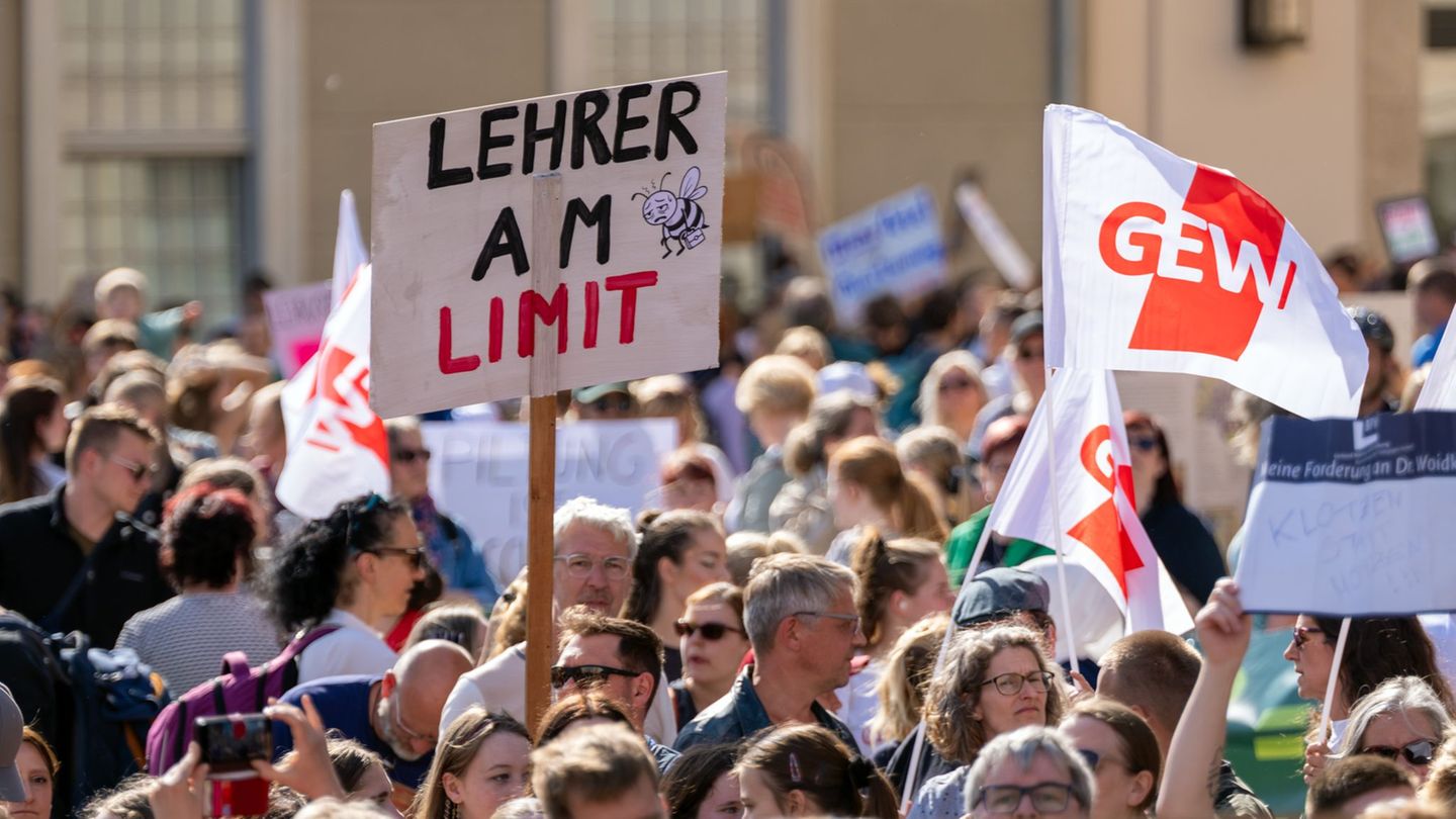 Lehrermangel: Gewerkschaft will mehr Lehrerstellen – Klage geplant