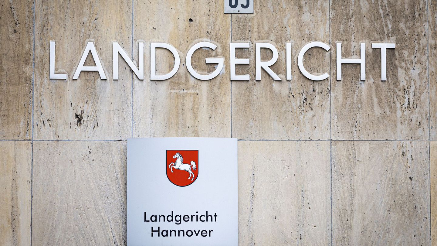 Landgericht Hannover: Zwei Polizisten sollen Kokainhändlern Geld gestohlen haben