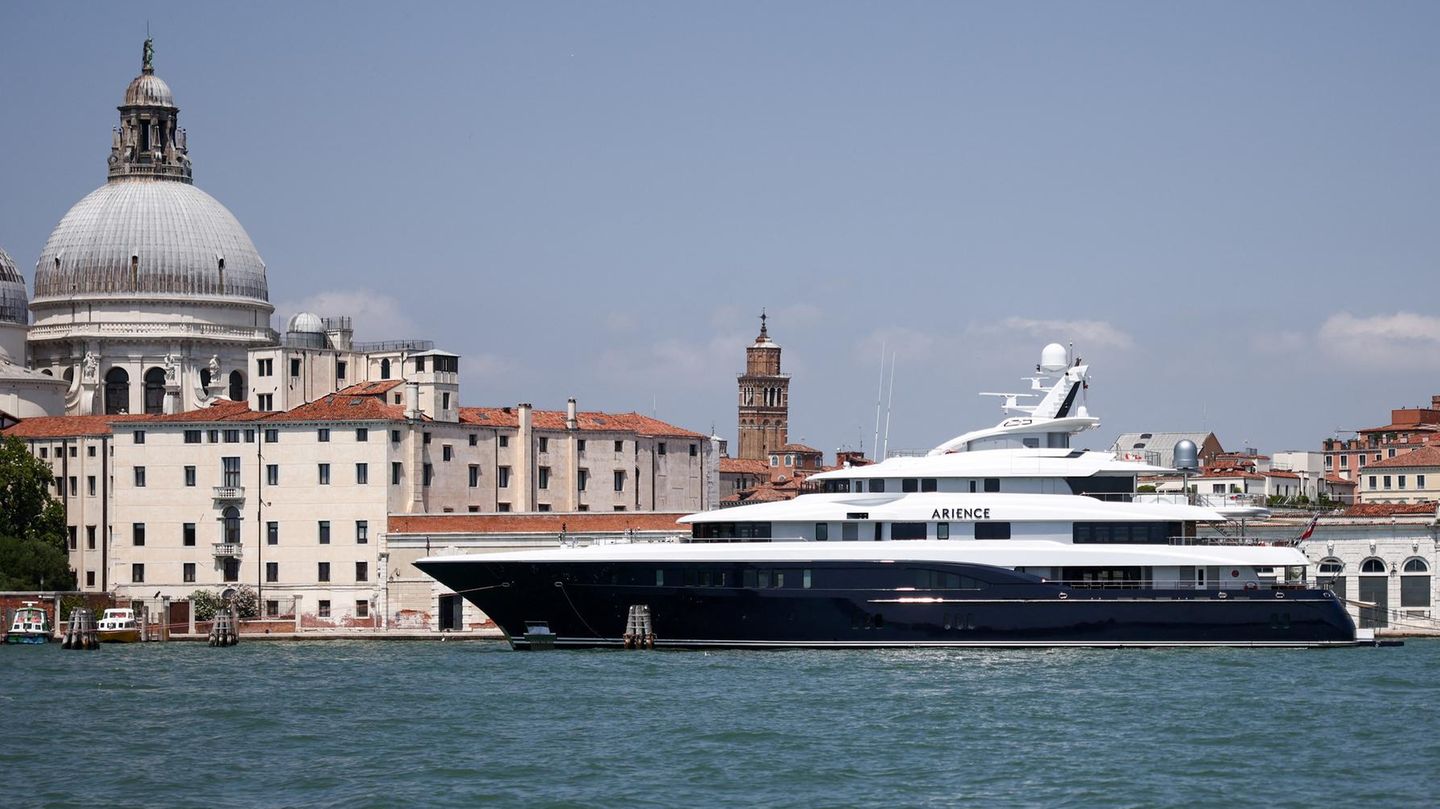 Jeff Bezos und Lauren Sánchez : Diese Super-Jachten schippern vor Venedig ein – für die Promi-Hochzeit des Jahres
