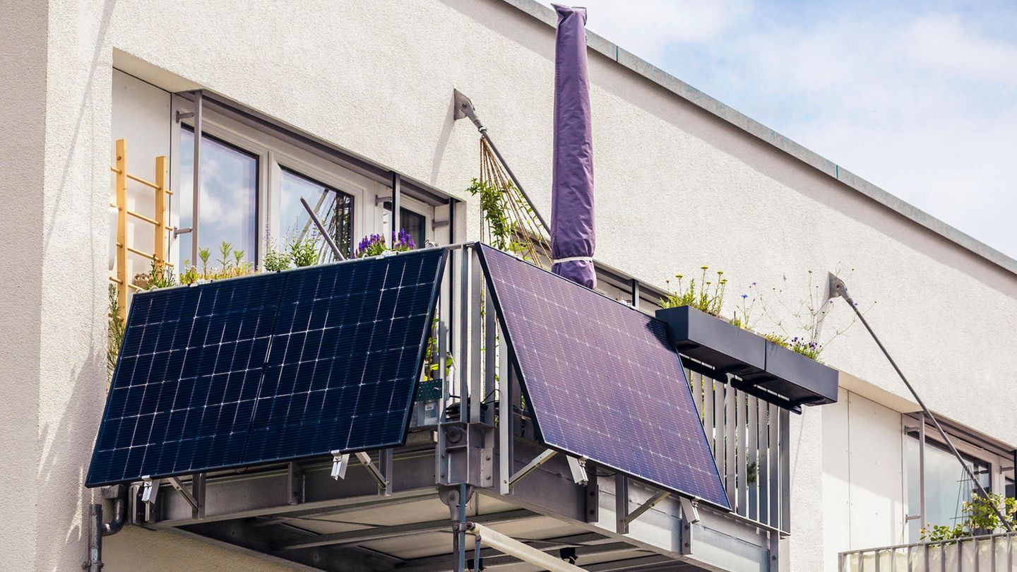 Eigenen Solarstrom erzeugen: Balkonkraftwerk beim Vermieter anmelden: Wann ist ein Nein noch rechtens?