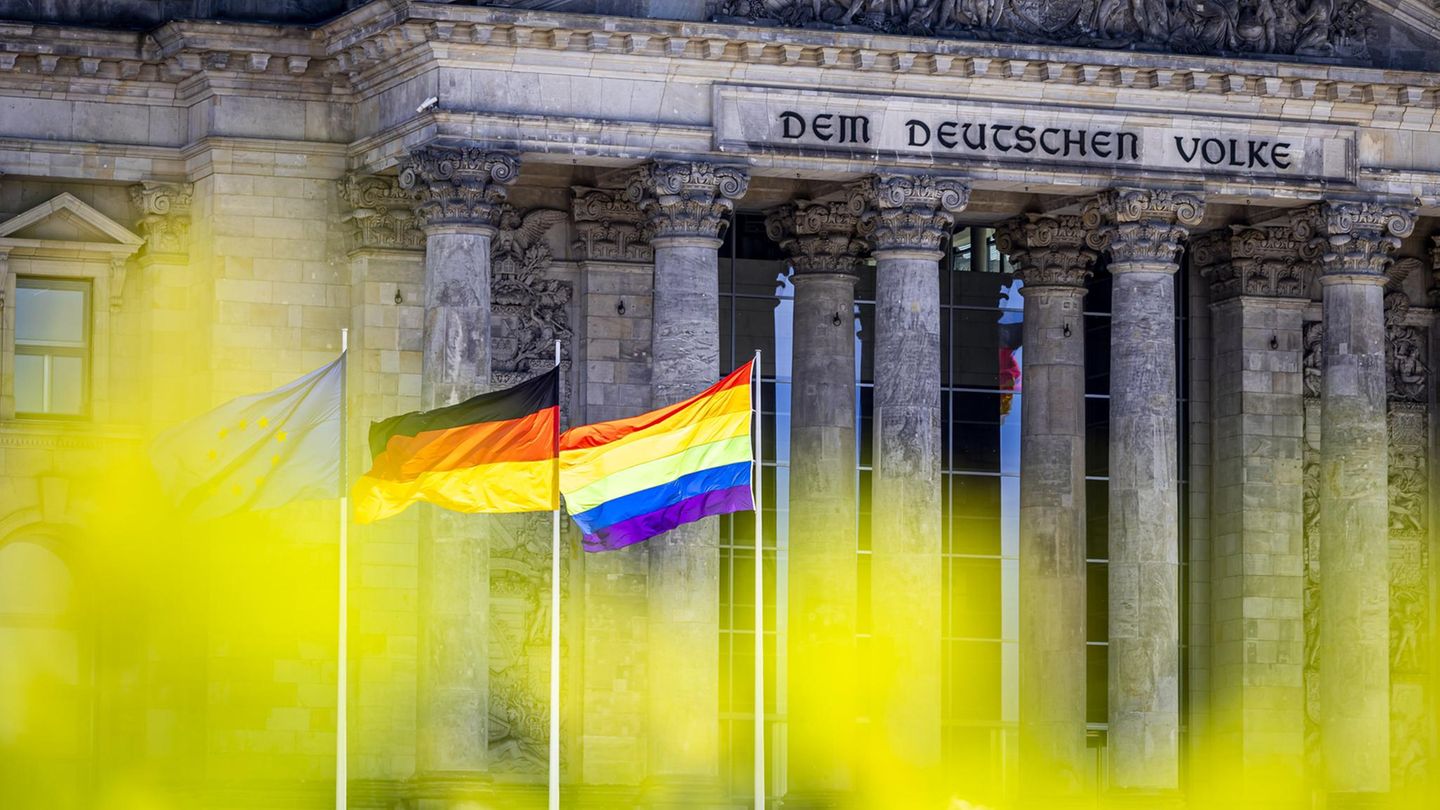 Meinung: Keine Regenbogenflagge, keine CSD-Teilnahme: Der Bundestag begeht fatale Fehler