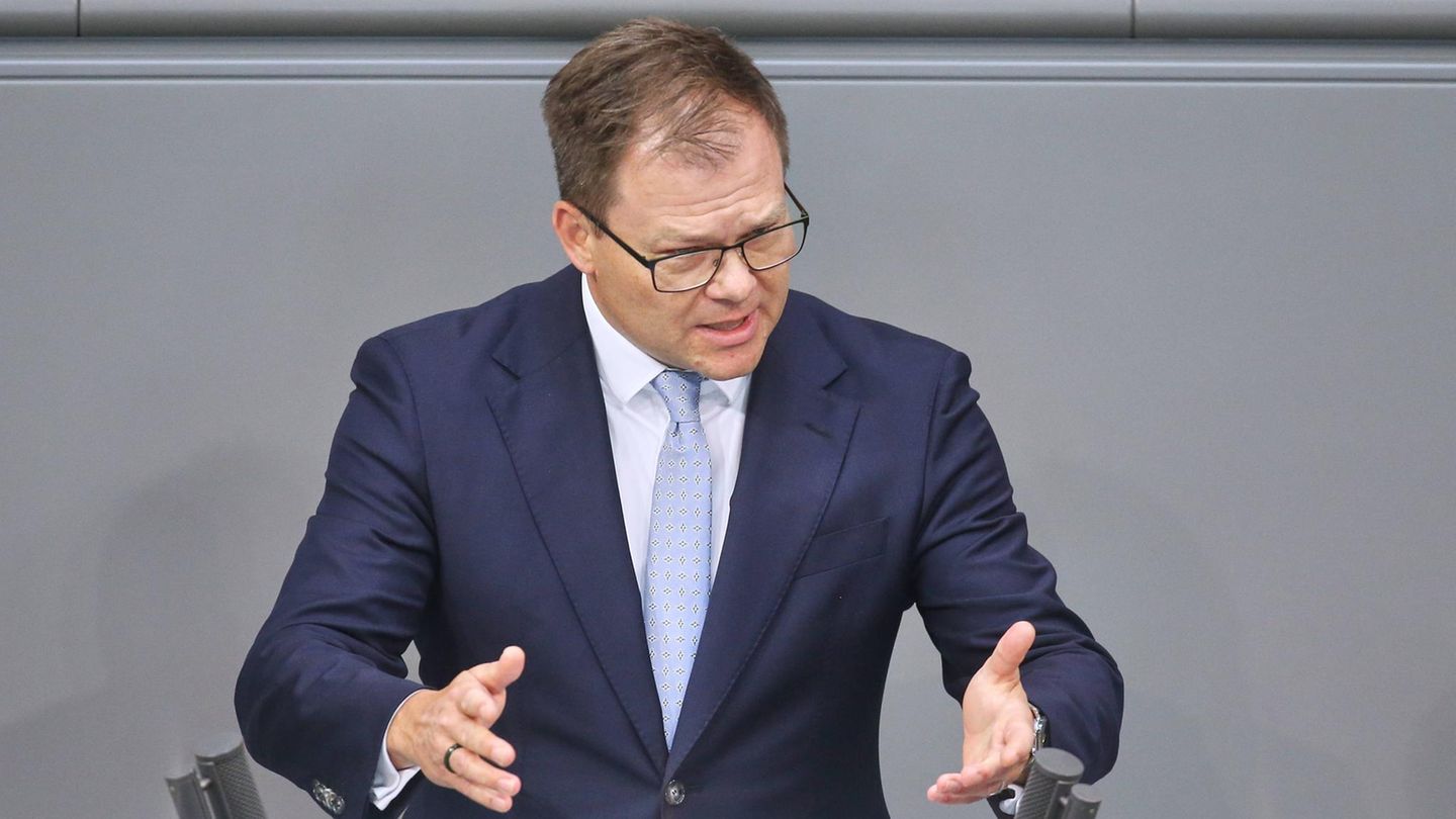 Trotz Koalitionsvertrag: Umweltminister will an Ausstieg aus fossilen Heizungen festhalten