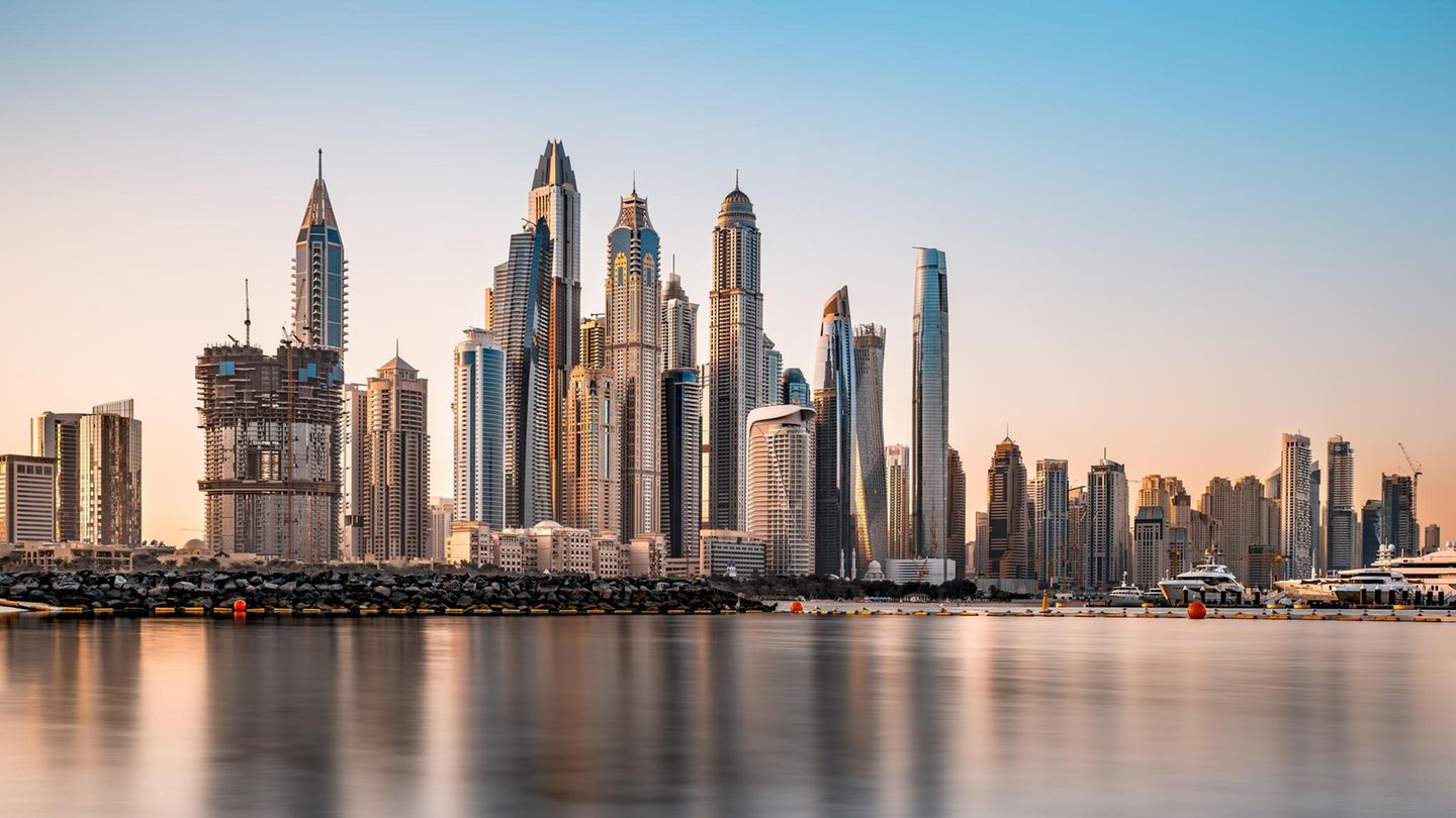Krieg in Nahost: „Jetzt mal keine Panik“ – Die nervösen Chat-Debatten unter Deutschen in Dubai