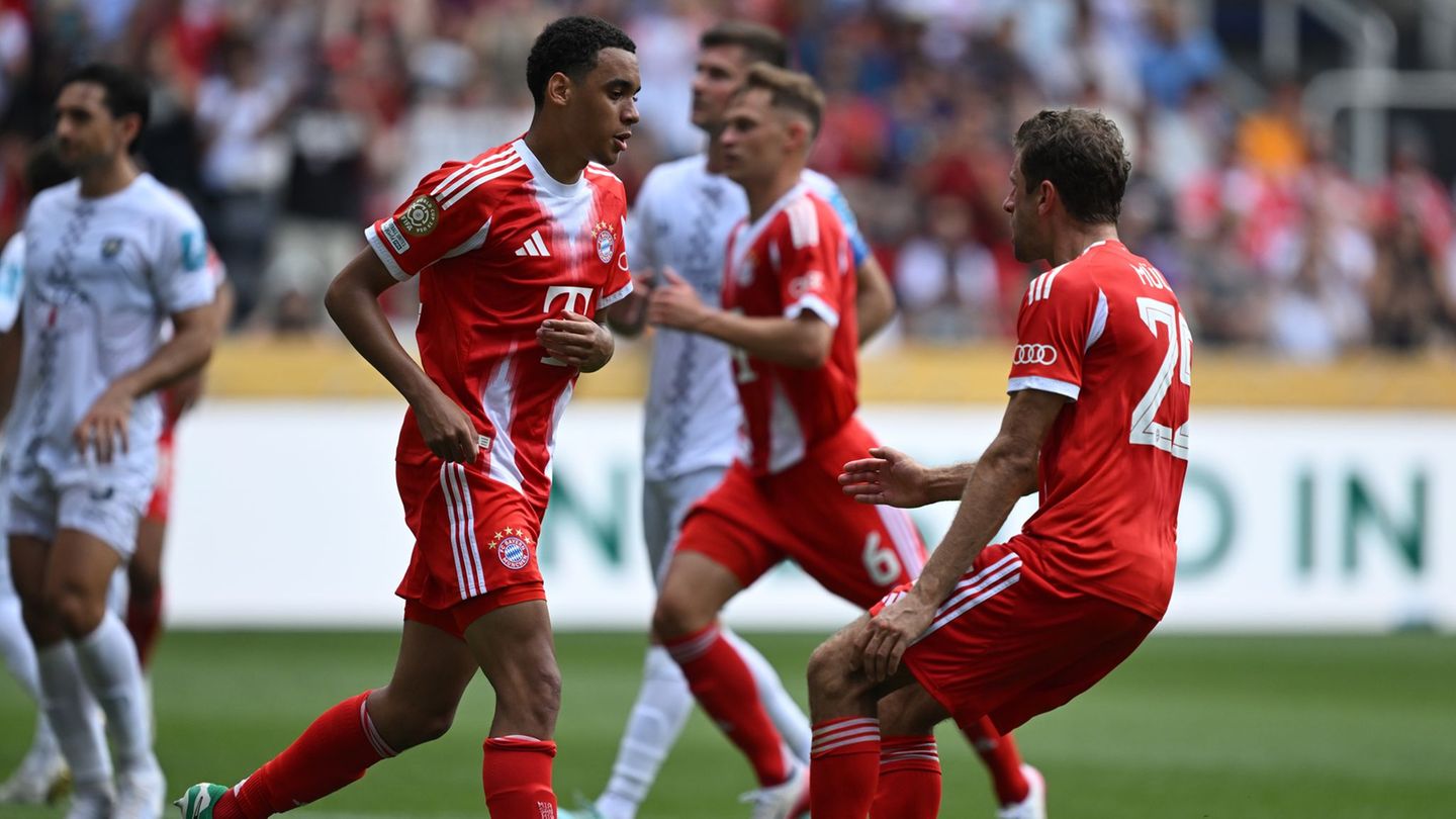 Fußball: 10:0: Bayern starten WM-Mission mit Torfestival