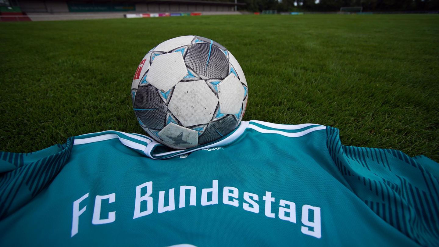 Rechtsextremismus: „Brandmauer“ im Fußball? FC Bundestag will AfD-Abgeordnete verbannen