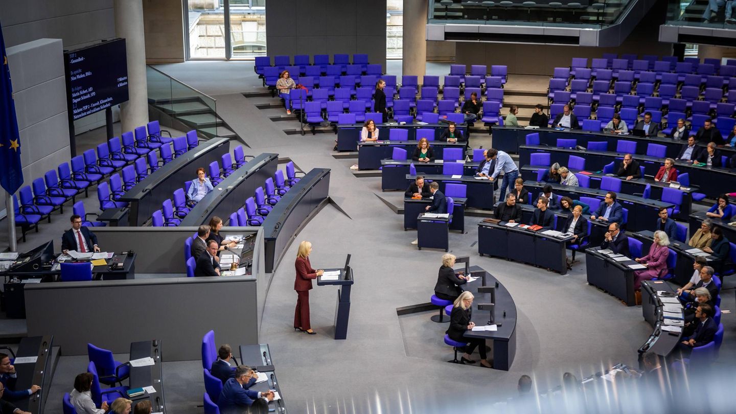 Wahlkämpfe: Frauen kommen in der Politik schwerer an Geld als Männer