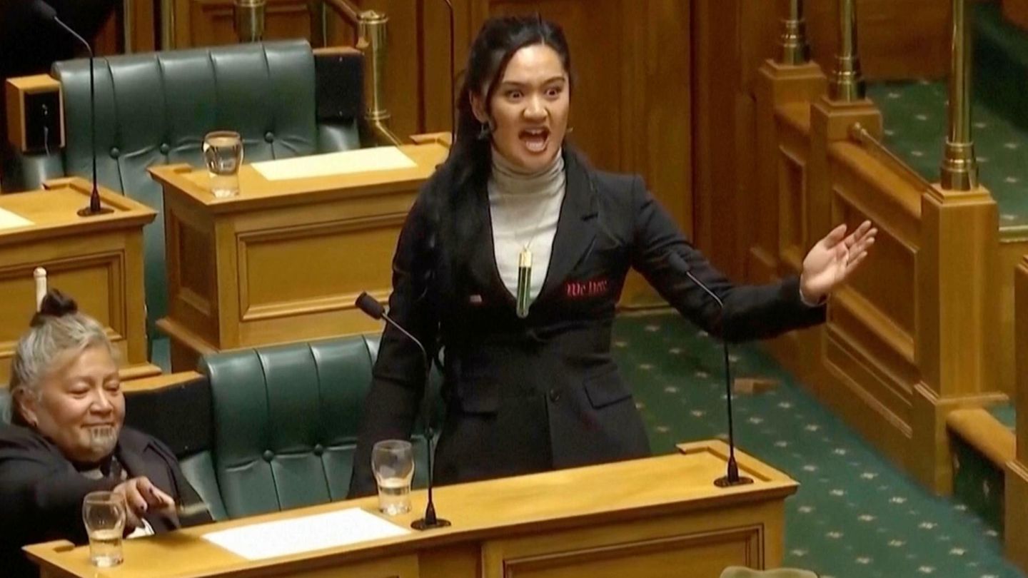Neuseeland: Maori-Abgeordnete erhalten nach Haka-Tanz im Parlament Rekordstrafe
