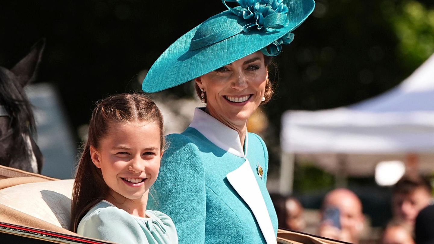 „Trooping the Colour“: König Charles muss in der Kutsche sitzen, Kate strahlt in Türkis