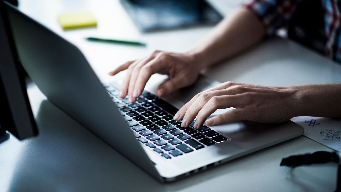 Günstige Computer: Laptop bis 400 Euro kaufen: Wie viel Leistung gibt es fürs kleine Geld?