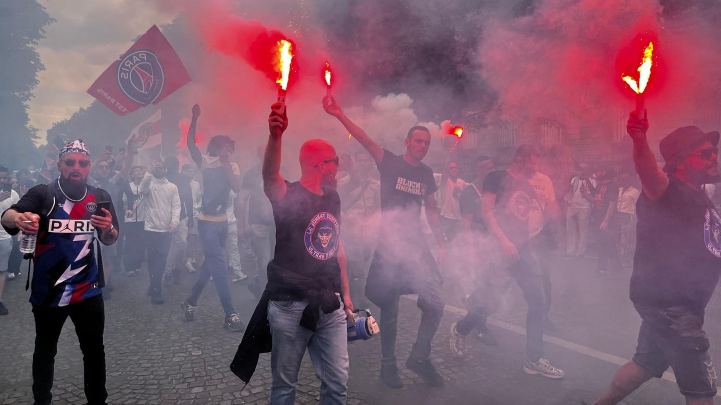Gewinn der Champions League: Nach Ausschreitungen in der Nacht: Friedliche PSG-Party in Paris