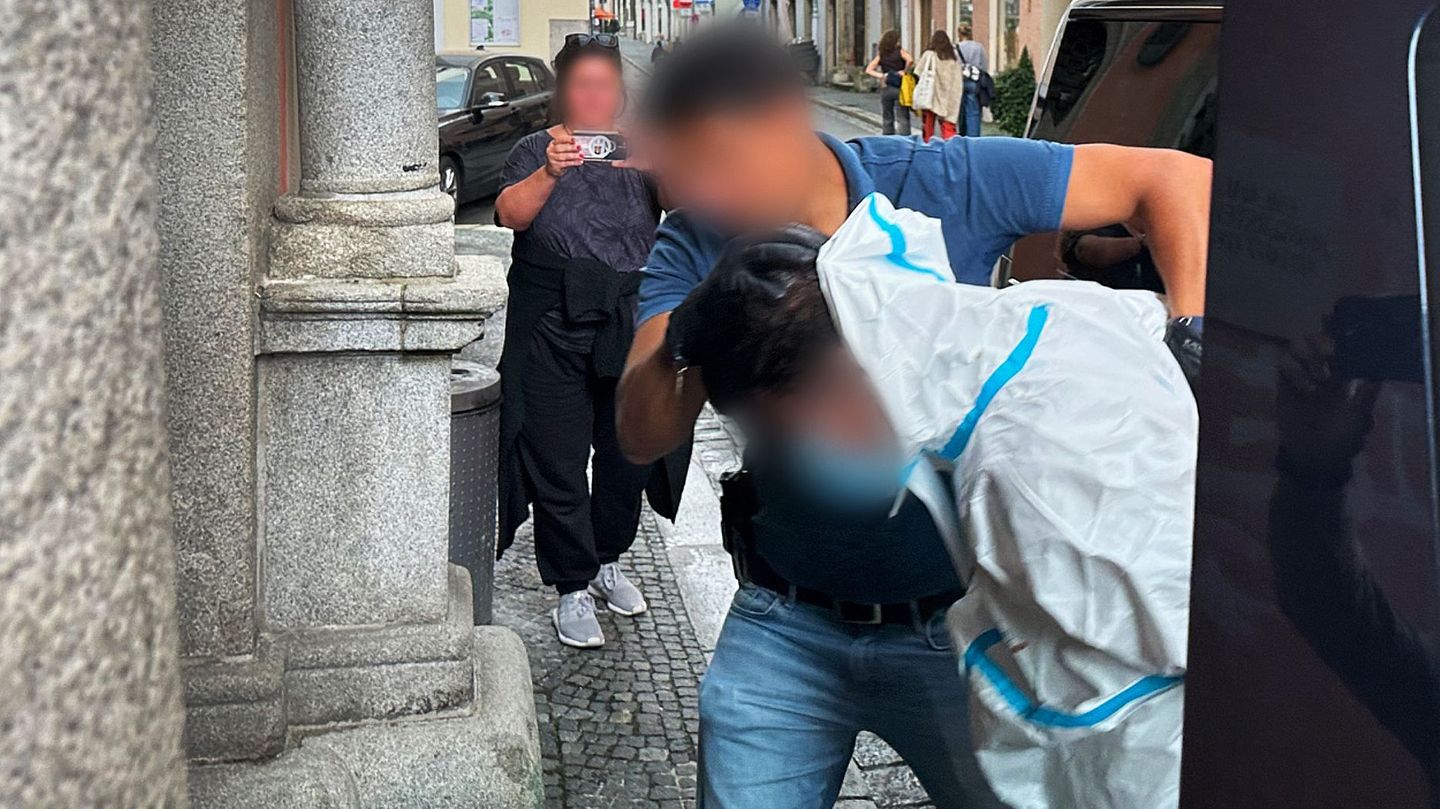 Passau: Mann fährt Frau und Tochter an – Haftbefehl erlassen